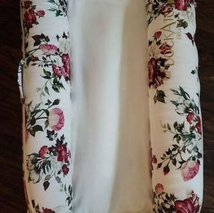 Dockatot deluxe+ in La Vie en Rose